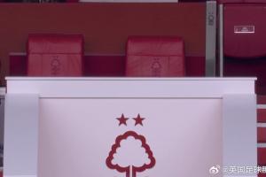 比賽中的這一刻，波斯特科格魯已經(jīng)下課了……