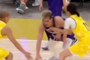 怪不得你單身呢！郭艾倫拉開單挑趙爽 一波蝴蝶穿花晃倒對手