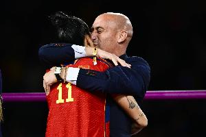 深陷“強吻門”！西媒：西足協(xié)前主席魯比亞萊斯將出書講述該事件