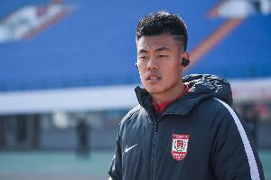 距保級(jí)區(qū)2分！譚龍：我們還有三場(chǎng)球的機(jī)會(huì)，我覺(jué)得還有希望