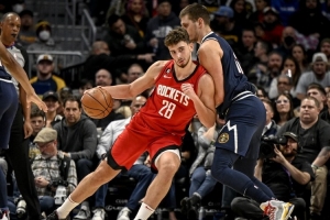 馬龍：申京現(xiàn)在的角色很像約基奇 他是球隊進攻的樞紐