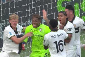 太強(qiáng)了！鈴木彩艷壓哨撲點(diǎn)救主+7撲救 單場(chǎng)9.5分助十人帕爾馬拿分