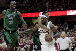 詹母曾想為兒子出頭對自己動手？皮爾斯：我只是阻止了他上籃