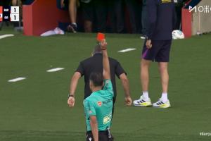 無緣國家德比！補時階段，弗里克不滿裁判，兩黃變一紅被罰下！