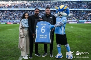 致敬功勛外援！大連英博為羅伯森辦退役儀式