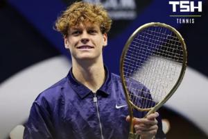 收麻了辛納蟬聯(lián)沙特六王賽，6場(chǎng)斬獲1200萬(wàn)刀+25萬(wàn)刀純金球拍