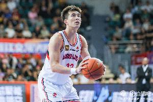 媒體人：郭艾倫不隨龍獅赴美備戰(zhàn)很正常 他商業(yè)價值高&地位超然