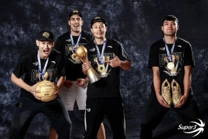 「久」志凌云，「事」在必得！上海久事冠軍定妝照新鮮出爐！