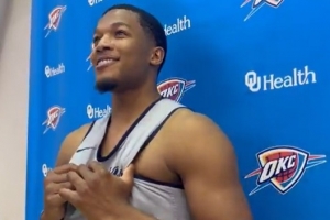 揚(yáng)布拉德談簽雙向：我告訴父親他幾乎要哭了 我能睡個(gè)安穩(wěn)覺了