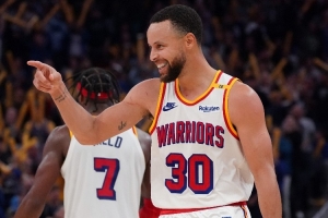 庫(kù)里新賽季追逐進(jìn)入180俱樂(lè)部？助教：這是個(gè)人標(biāo)桿 而非終極目標(biāo)