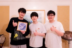 LPL官方曬照：TES為Karsa送上閃電狼非遺剪紙，一起為T(mén)ES加油