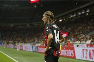 神奇數(shù)據(jù)！莫德里奇對(duì)紫百合吃到在意甲首次犯規(guī)，前540分鐘0犯規(guī)