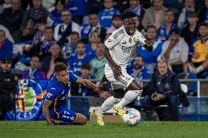 搞心態(tài)大王維尼修斯昨晚替補(bǔ)登場(chǎng)，7分鐘內(nèi)連造對(duì)手2紅