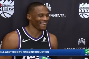 曾效力湖人！獲蒙克盛贊最愛隊(duì)友 威少讓記者反復(fù)重復(fù)逗笑全場