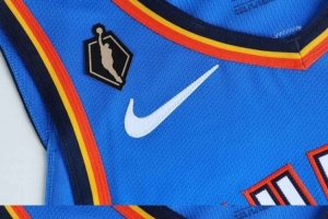 新賽季揭幕戰(zhàn)球衣為特殊版 SGA有MVP圖案 杰倫威有最佳陣容圖案