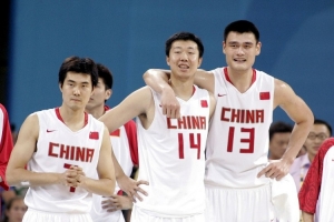 阿里納斯：這支火箭就像奧運上的中國男籃 每個人都2米10以上