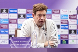 斯盧茨基：我們要提升比賽中的競技強(qiáng)度，謝鵬飛戴偉浚已參加訓(xùn)練