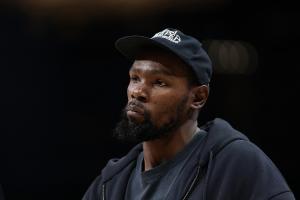 杜蘭特降薪但火箭&伊森沒提前續(xù)約~網(wǎng)友：合著KD白降薪3000萬了？