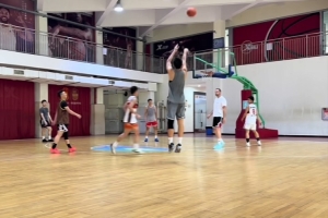 恢復(fù)進(jìn)展不錯(cuò)！崔永熙曬近期打球視頻：百分訓(xùn)練局