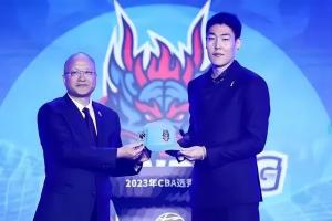 山東男籃11號(hào)秀！前CBA球員阿澤單場(chǎng)狂轟101分助隊(duì)6連勝統(tǒng)治蒙BA