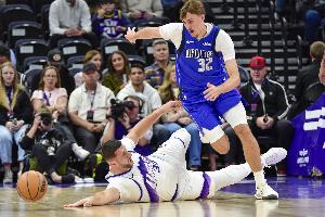 文班亞馬：已經(jīng)看過很多弗拉格的集錦 一直喜歡他的比賽強度