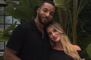 諾曼-鮑威爾宣布00后女友懷孕 女友顏值相當高