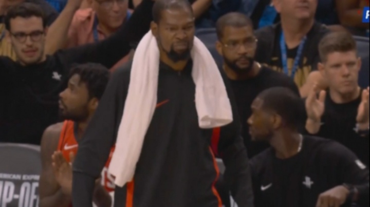 震驚全隊(duì)！申京命中神奇打板 替補(bǔ)席全隊(duì)起立&杜蘭特撇嘴做鬼臉