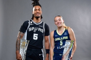 夢幻聯(lián)動！康大校友卡斯?fàn)?佩奇的最佳新秀獲獎人合影！