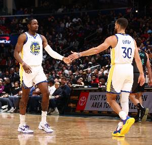 湖勇大戰(zhàn)來襲！勇士揭幕戰(zhàn)首發(fā)：庫里/波杰姆/巴特勒/庫明加/追夢