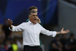 奧林匹亞科斯主帥：無法理解第二張黃牌，我請求看VAR卻被拒絕