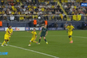 B席第22分鐘禁區(qū)內(nèi)抬腳過高，被主裁判出示黃牌