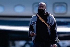 第一場(chǎng)就打客場(chǎng)！快船官方曬眾將登機(jī)照 將飛往鹽湖城