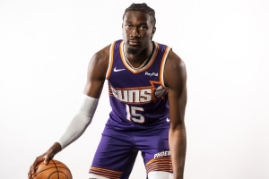 布克：我非常喜歡馬威 他充滿活力具備優(yōu)秀內(nèi)線的一切特質(zhì)