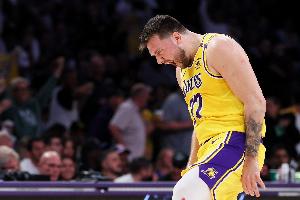 東契奇揭幕戰(zhàn)上半場砍下22分 創(chuàng)湖人隊史自2000年奧尼爾后新高