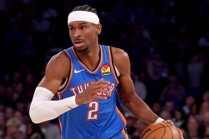 美記：亞歷山大面對最好防守者阿門穩(wěn)穩(wěn)命中跳投 MVP級別表現(xiàn)