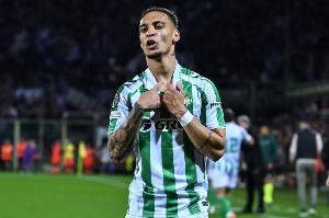 記者：因主隊(duì)球迷向安東尼投擲瓶子，比利亞雷亞爾將被處以罰款