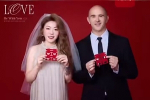 蘇超南京隊(duì)外籍主帥成南京女婿！妻子發(fā)文：愿年年相伴一切如意