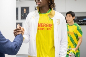 每體：巴黎計(jì)劃簽下一名中衛(wèi)與帕喬競(jìng)爭(zhēng)，他們正在關(guān)注小將塔蒂