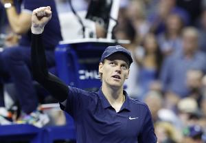 僅丟2局！辛納58分鐘速掃阿爾特邁爾，晉級ATP500維也納16強