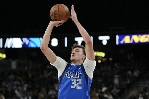 樂(lè)透秀首秀都啥表現(xiàn)？探花34分 弗拉格兩雙 11人登場(chǎng)8人得分上雙