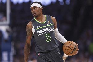 愛德華茲談麥丹隔扣楊瀚森：我當(dāng)時(shí)告訴他 兄弟 那可太壞了