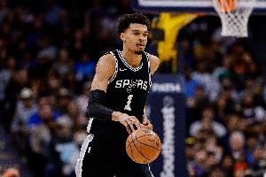 考辛斯：詹杜庫退役后誰是聯(lián)盟門面？文班今天就給了我們答案