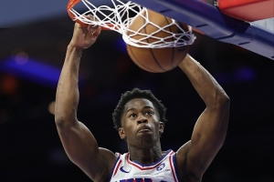 沖擊最佳新秀！探花埃奇庫姆半場12中6貢獻(xiàn)16分2助 三分7中3