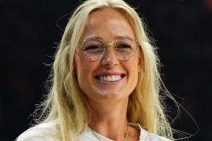 索菲-坎寧安：看到里斯走維密秀后 自己兒時(shí)維密夢又被點(diǎn)燃了