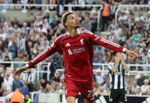 ?；倏耍夯丶业母杏X很特別 我知道門將會(huì)撲上來并張開雙腿