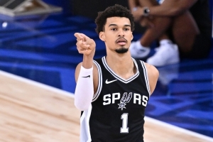 媒體人：地球人誰(shuí)能阻止文班？少林寺的含金量可不是吹的