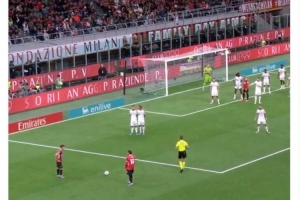 特奧曬效力米蘭期間助攻莫拉塔視頻，祝賀前隊(duì)友33歲生日快樂(lè)