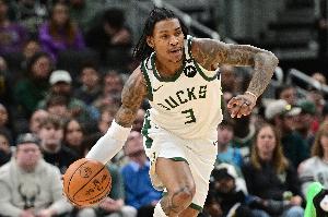 進(jìn)攻擋不?。⌒勐故坠?jié)轟下40分 小凱文-波特10分&AJ-格林9分