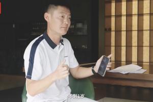 回應(yīng)被拘留5天，張培萌：去抱回孩子時(shí)錄像的人被關(guān)門外失去證據(jù)