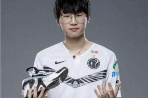 Ning王看BLG戰(zhàn)勝VKS：握手啊干嘛呢？Tian：看起來年齡小被打蒙了